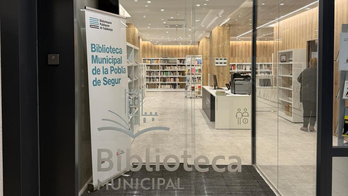 Entrada a la nova biblioteca de la Pobla de Segur