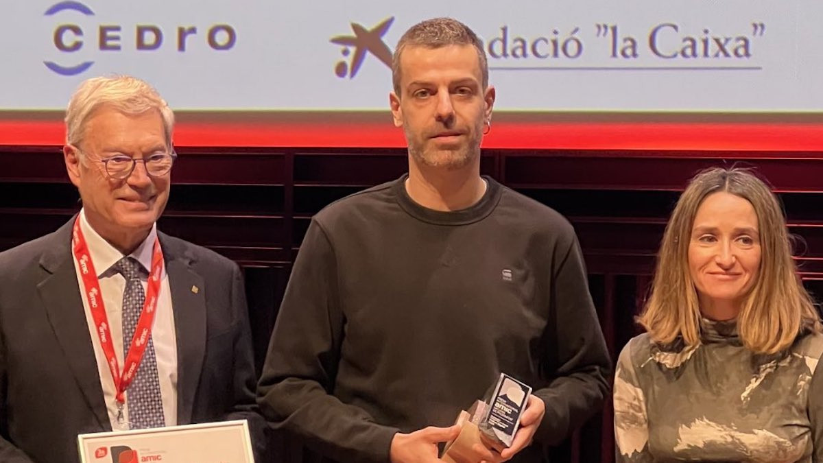 Jordi Ubach, editor i director del diari, recollint el premi aquest dimarts