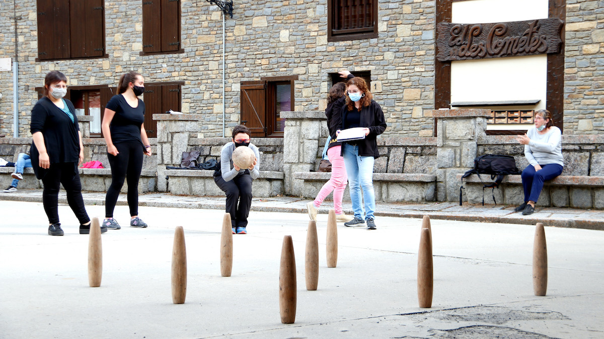 Una partida de bitlles pallareses a les Valls d'Àneu, en imatge d'arxiu