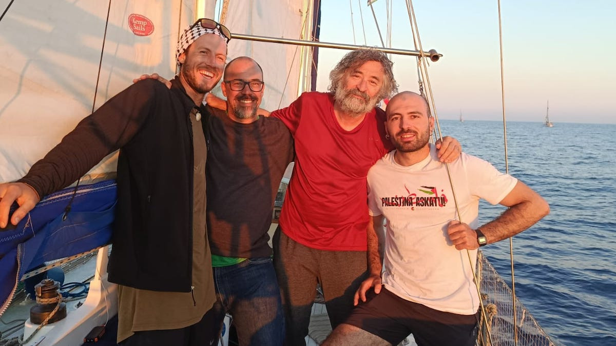 Jordi Gassiot, de vermell, en una imatge feta aquest diumenge al vespre