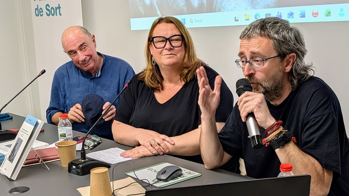 Imatge de la presentació amb l'autor del llibre, Carles Giné-Janer, en primer terme