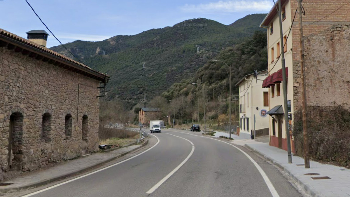 La carretera N-260 al seu pas per Baro