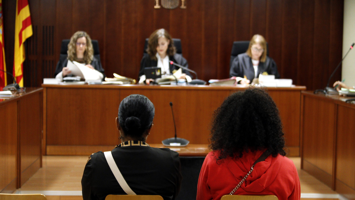 Les condemnades per furt i tràfic de drogues a Tremp, durant la vista de conformitat