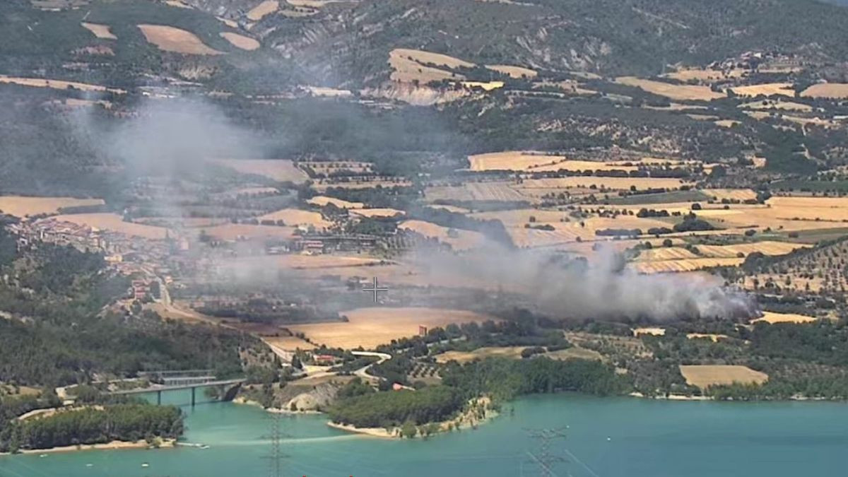 Imatge de l'incendi declarat prop de Salàs de Pallars