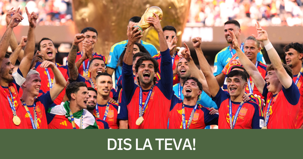 Ferran Torres, alçant la Copa del Mön