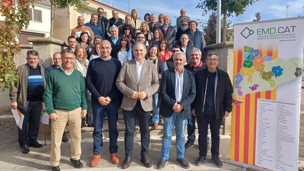 Imatge dels integrants de l'AEMD, amb Sisco Martínez, de Vilamitjana, en primer terme a la dreta