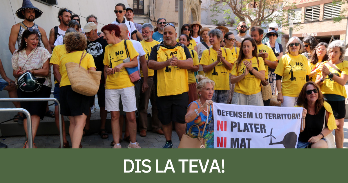 Imatge d'una protesta contra el PLATER en una població catalana