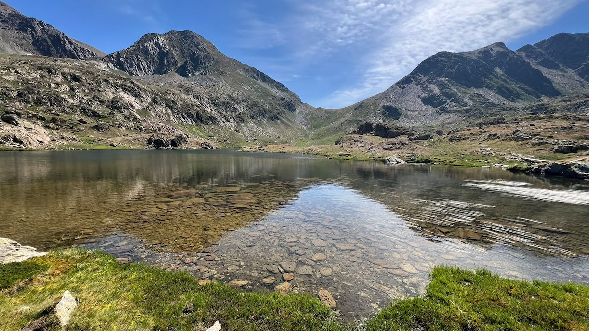 Els estanys han perdut la transparència de l'aigua que havien perdut