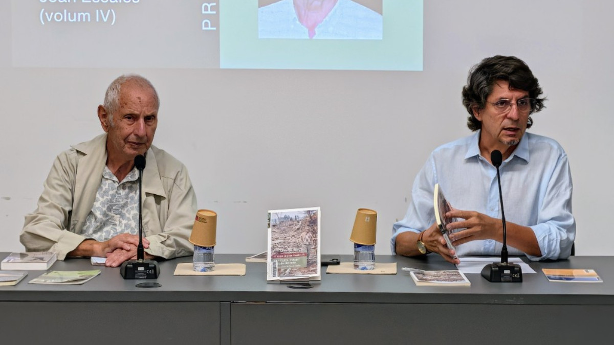 Xavier Perarnau i Josep Escales durant la presentació del llibre a Sort