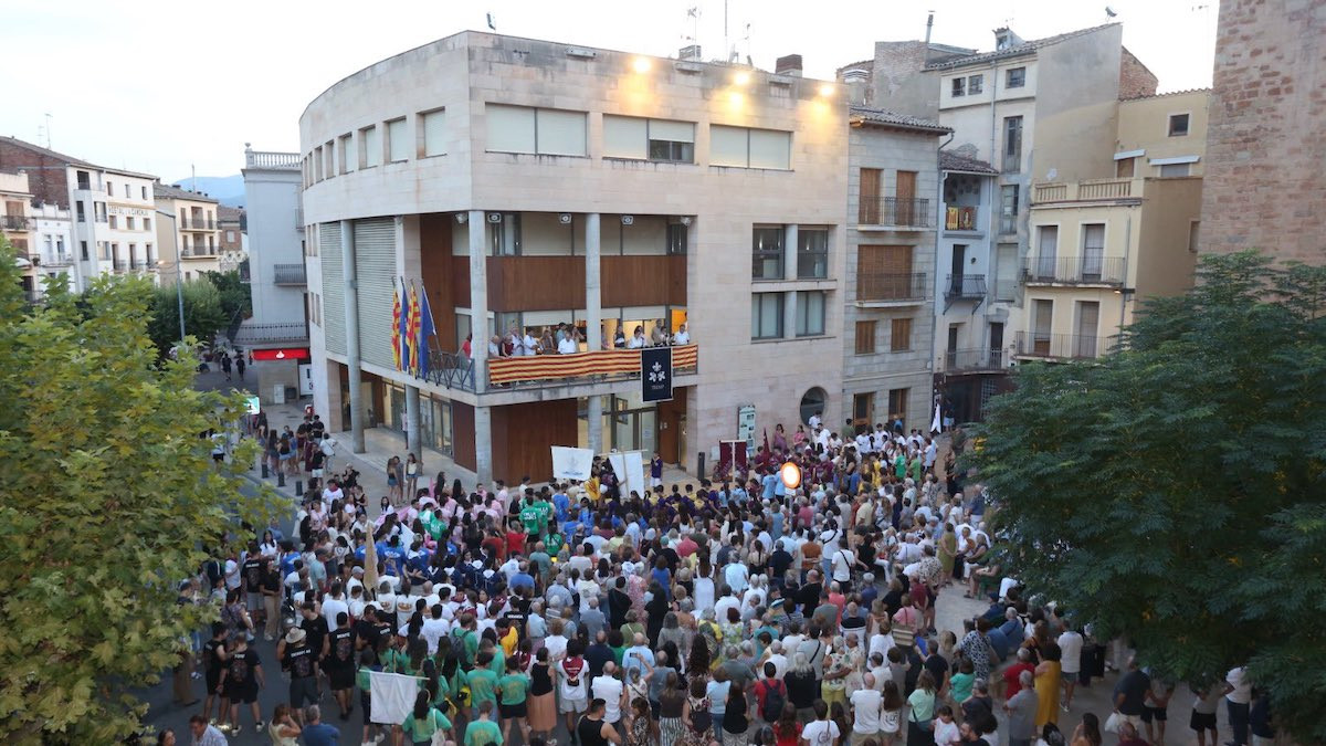 Imatge del pregó inaugural de divendres a càrrec de Teresa Montanuy i Maite Elvira