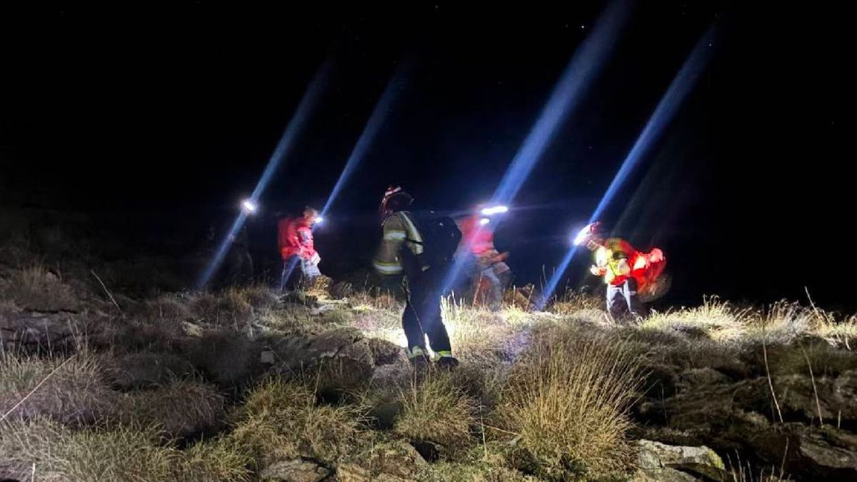 Imatge del rescat nocturn dels Bombers a la Pica d'Estats