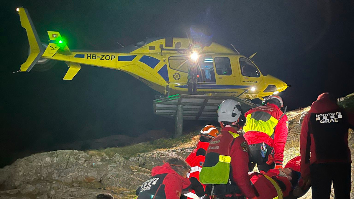 Moment en què la víctima és evacuada del refugi de Certascan