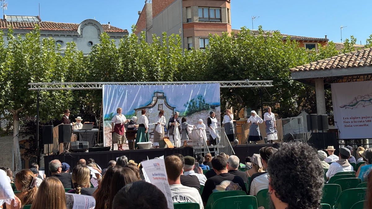 Imatge de la representació teatral d'aquest diumenge a la plaça Capdevila
